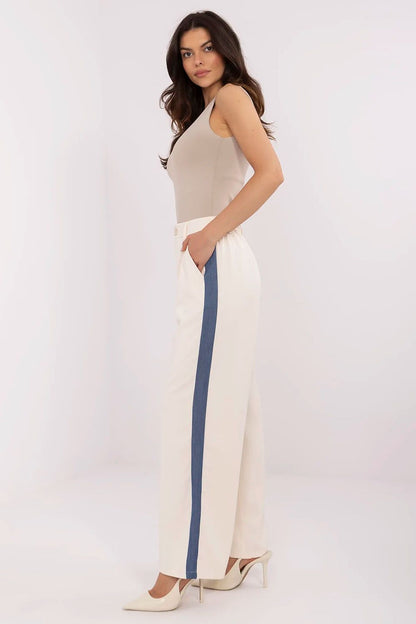  Pantalon femme model 211177 NM 