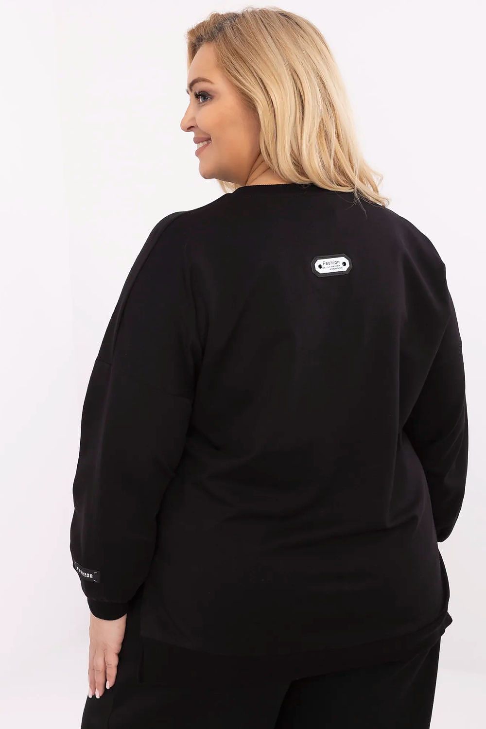  Sweatshirt model 211730 Relevance 