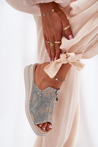  Clacquettes model 211956 Step in style 